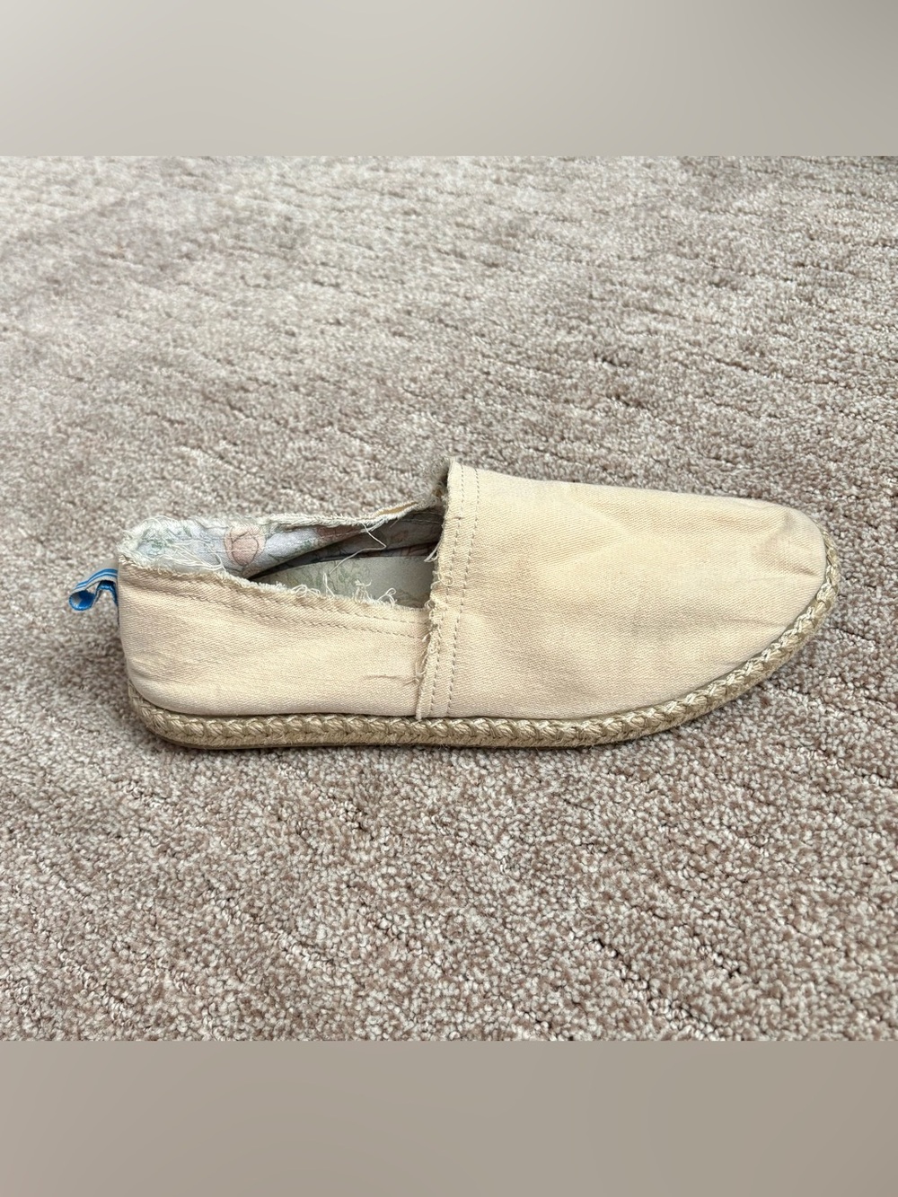 Authentic Vionic Beige Frayed Canvas Slip-On Espadrille Size 8.5